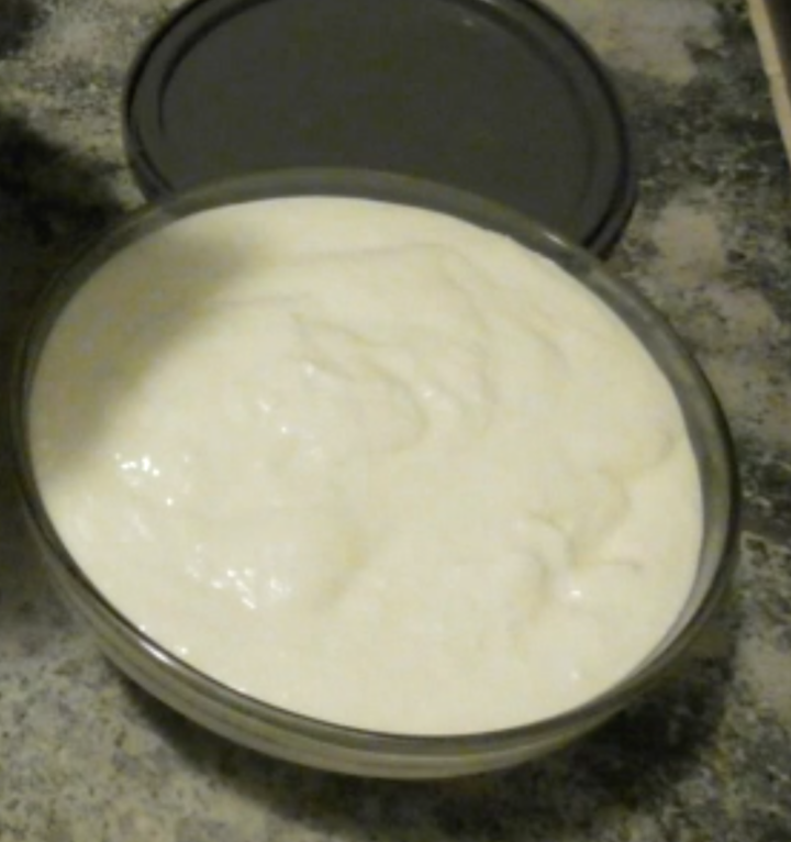 yogurt fatto con la macchina del pane