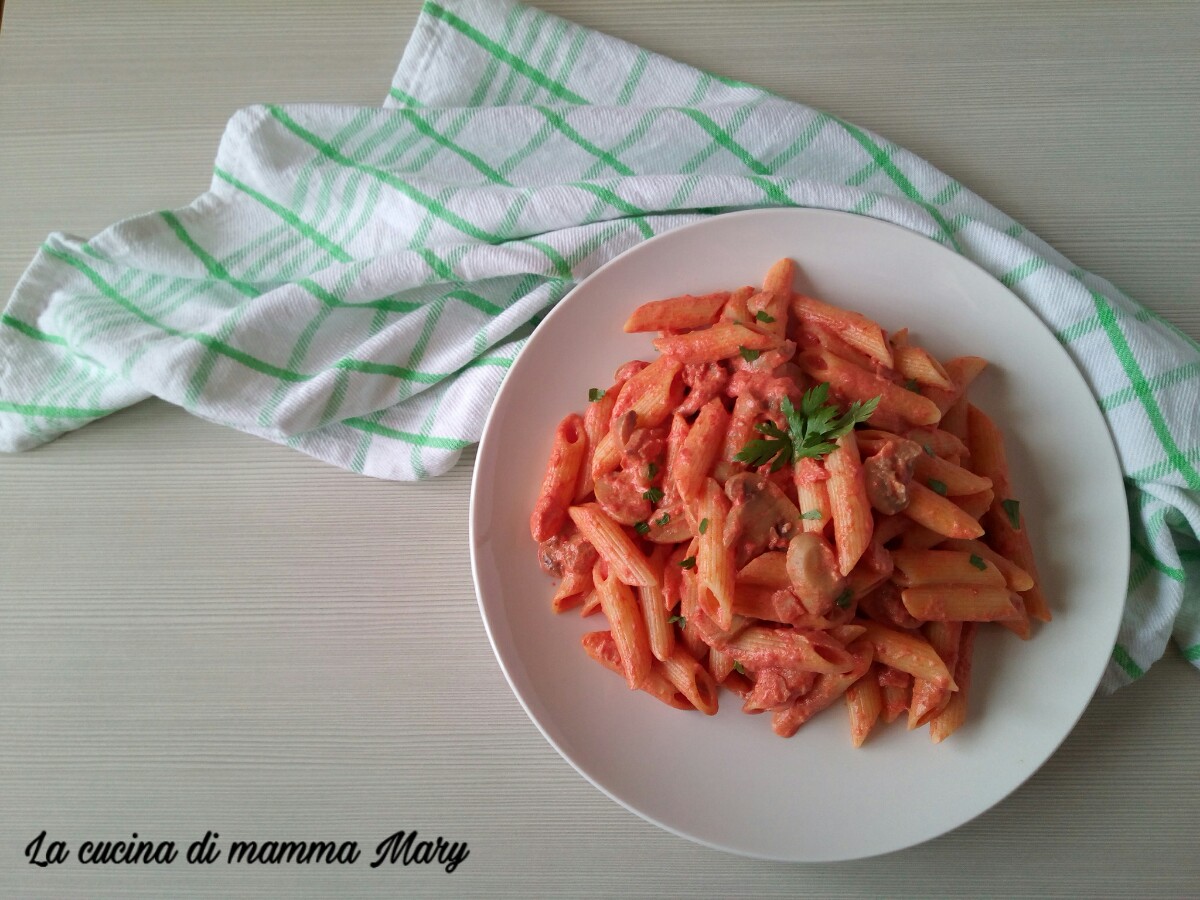 Penne rosè con funghi e cotto