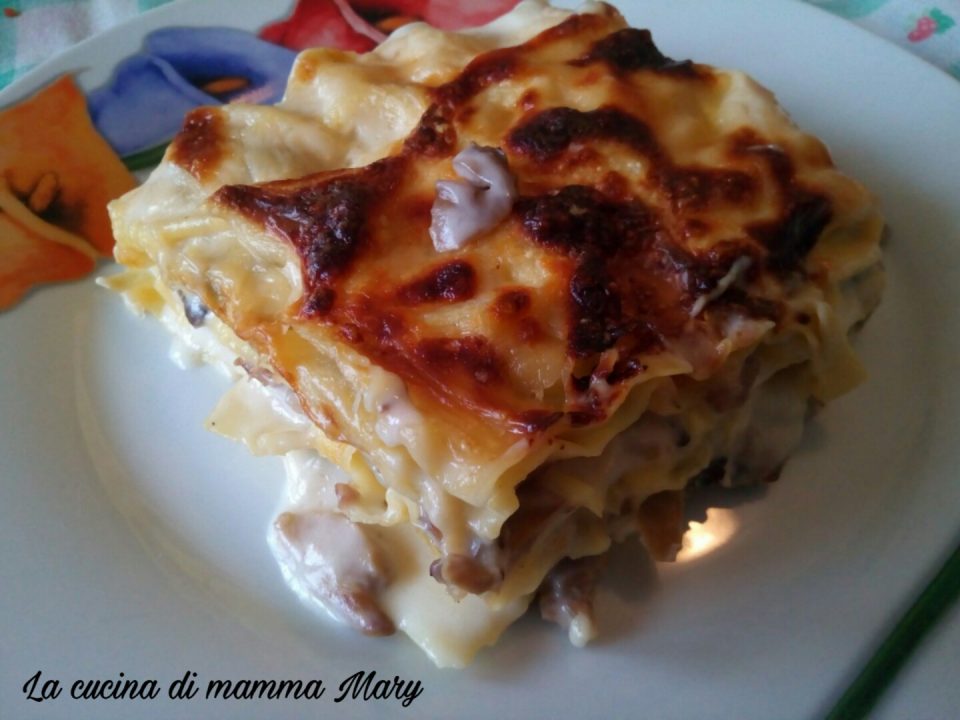 Lasagna con salsiccia e funghi champignon