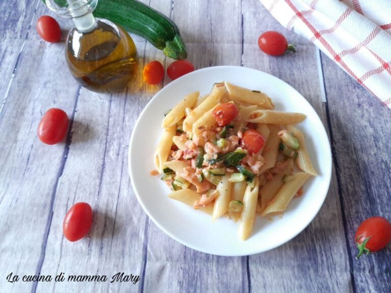 Pasta con salmone zucchine e pomodorini - La cucina di mamma Mary