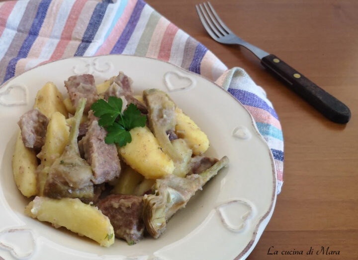 Bocconcini di carne con patate e carciofi