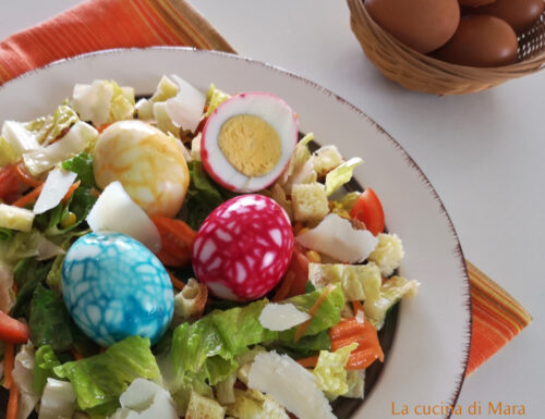 Uova marmorizzate con insalata ricca