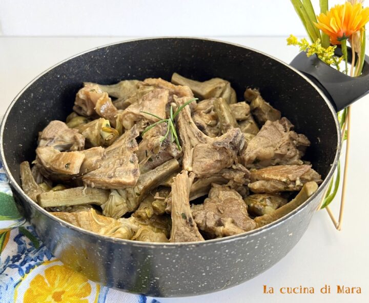 agnello e carciofi in umido