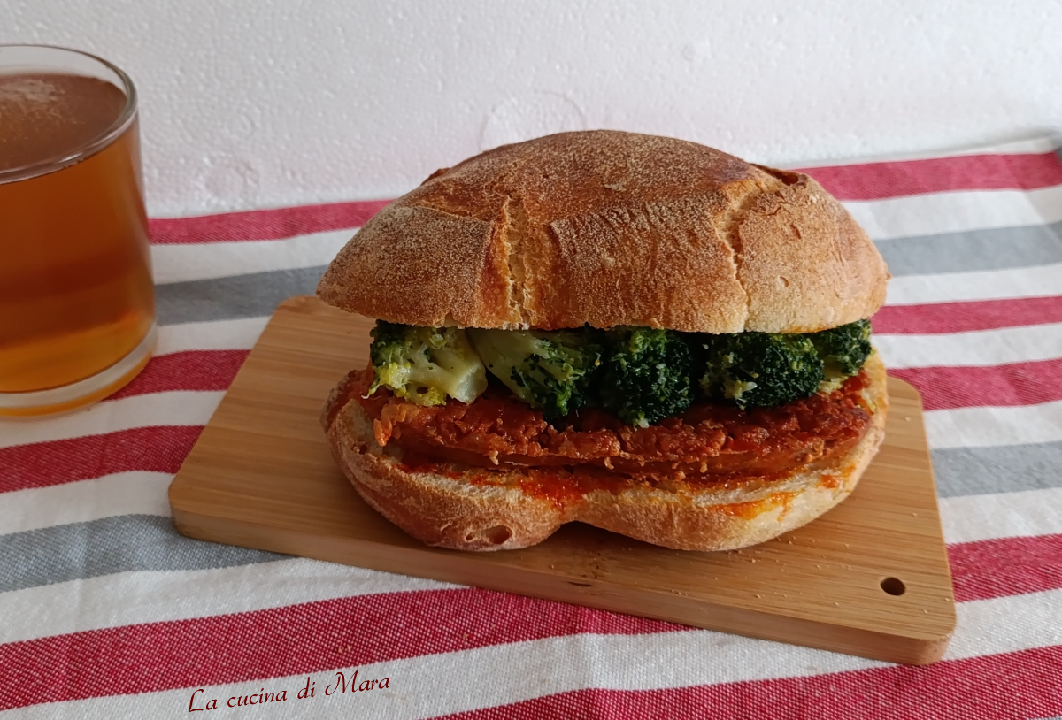 panino con salsiccia e broccoli
