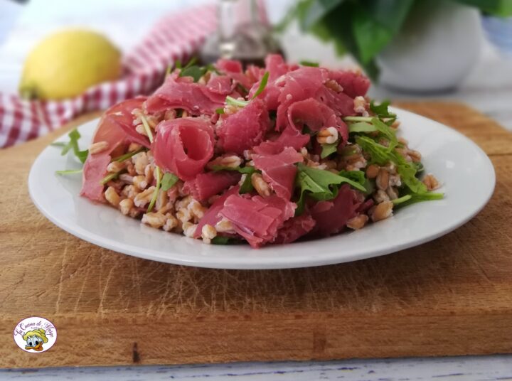 INSALATA DI FARRO BRESAOLA E RUCOLA