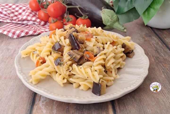 Pasta con melanzane e pomodorini