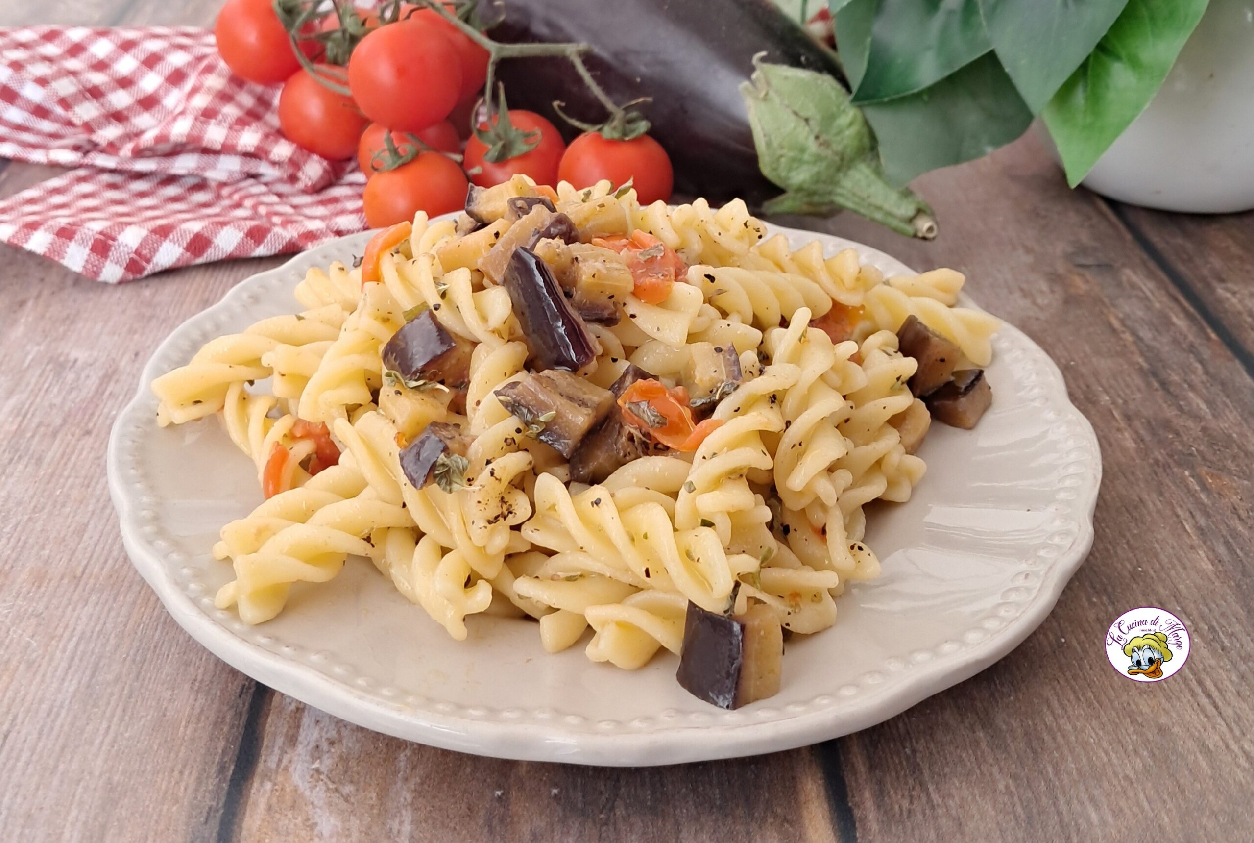 Pasta con melanzane e pomodorini