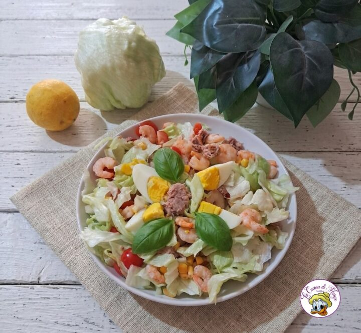 Insalata iceberg con gamberi e tonno
