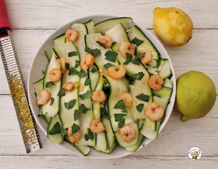 Insalata di zucchine crude e gamberi