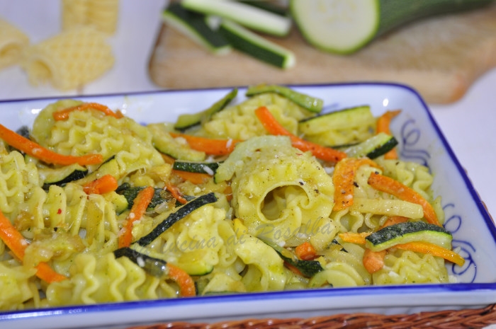 pasta con zucchine e carote | ricetta la cucina di rosalba