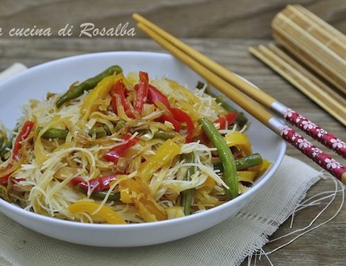 Spaghetti di riso alle verdure
