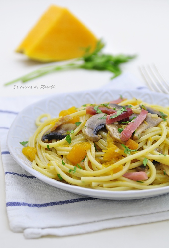 PASTA CON ZUCCA FUNGHI E SPECK - ricetta - La cucina di ...