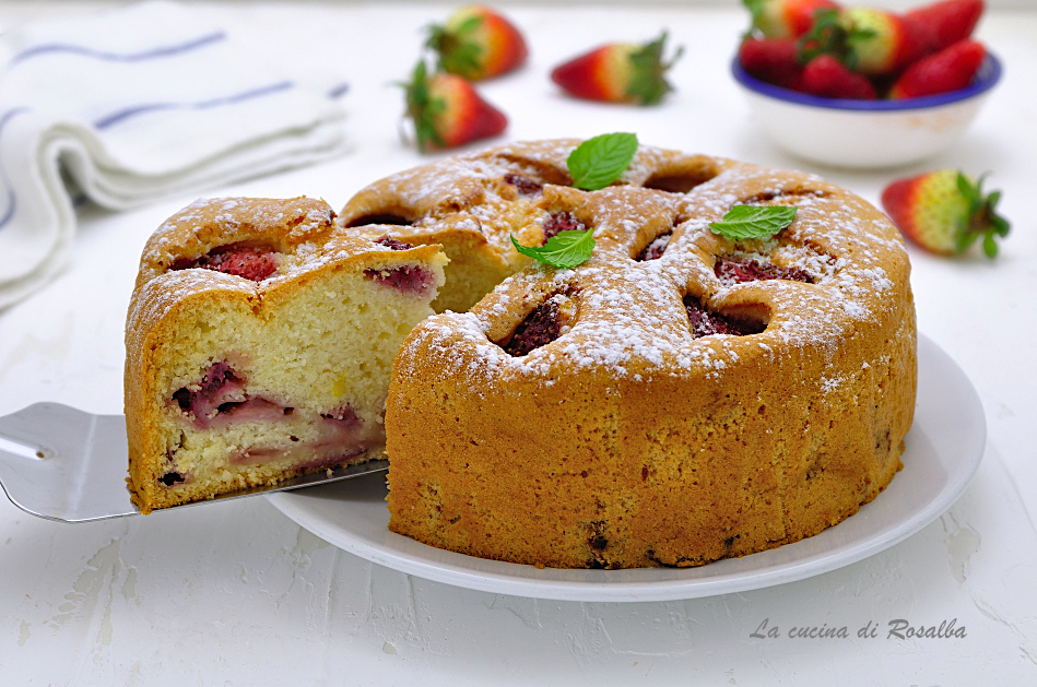 TORTA DI ALBUMI E FRAGOLE