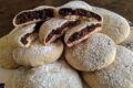 Biscotti ripieni di torta al cioccolato, perfetti per ogni occasione.