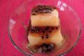 Gelatina al frutto della passione con latte, sciroppo e aceto balsamico.