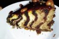 Torta zebrata con glassa al cioccolato: ecco ingredienti e consigli.