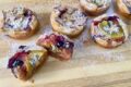 Tortine di frutta croccanti express una ricetta molto dolce e veloce.