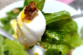Insalata verde con mozzarella di bufala e noci, ricetta facile e salutare.