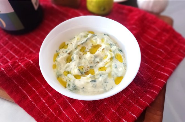 Salsa di yogurt greco e cetrioli: Tzatziki