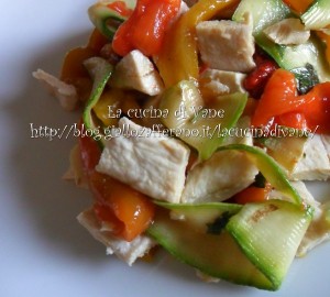 insalata di pollo con verdure grigliate