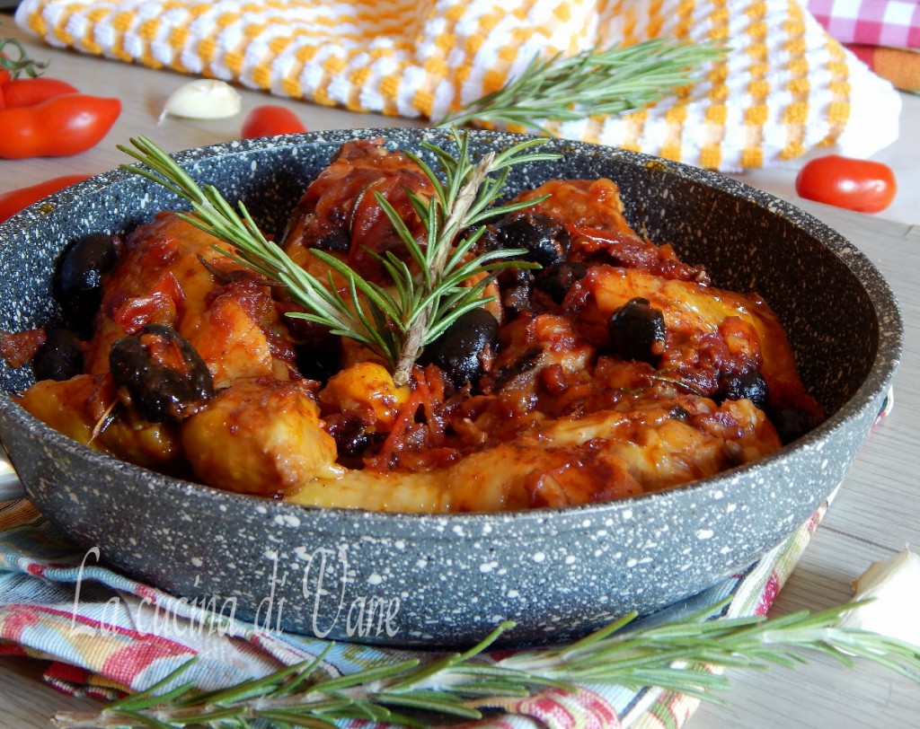 POLLO Alla CACCIATORA Cotto In Padella, Piatto Con Pochi Ingredienti