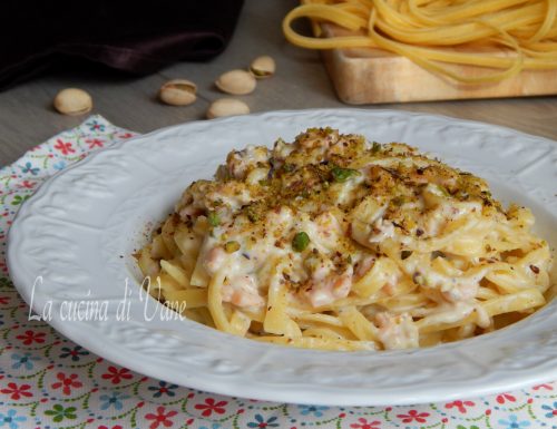 Fettuccine cremose salmone e pistacchi