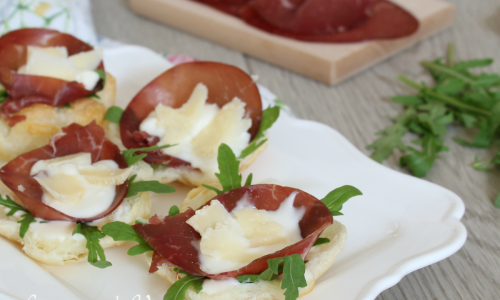 Cestini con rucola bresaola e squacquerone Cestini con rucola bresaola e squacquerone