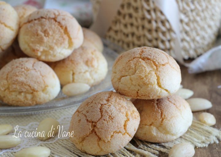 Amaretti Morbidi Biscotti Alle Mandorle Senza Farina Nell Impasto