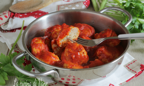 POLPETTE DI RICOTTA AL SUGO POLPETTE DI RICOTTA AL SUGO