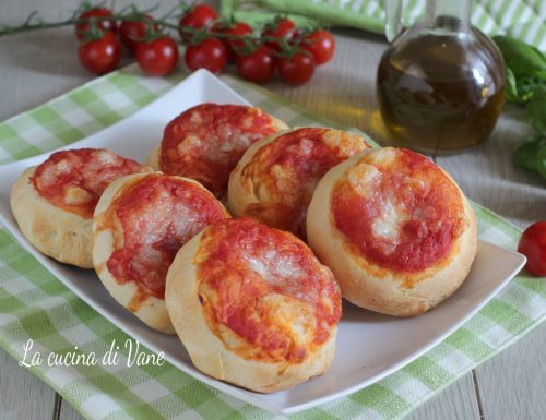 PIZZETTE CON IMPASTO ROSTICCERIA SICILIANA