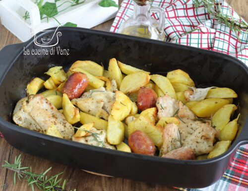 POLLO CON PATATE E SALSICCE AL FORNO