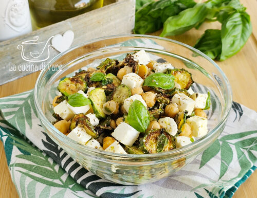 INSALATA ESTIVA CON CECI ZUCCHINE E FETA