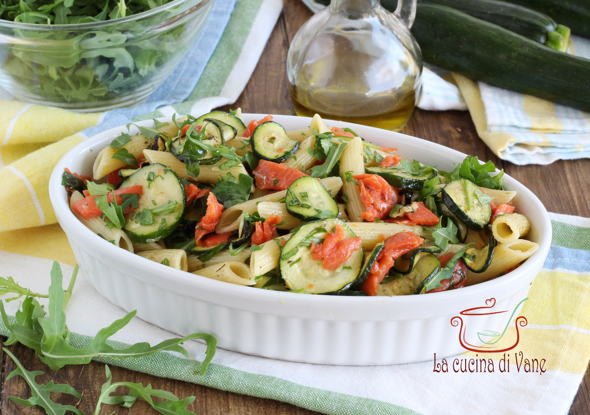 pasta fredda zucchine rucola e salmone