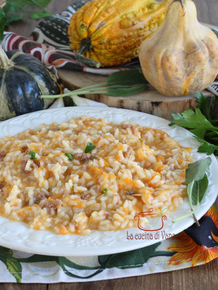 Risotto zucca e salsiccia primo piatto cremoso dai sapori autunnali
