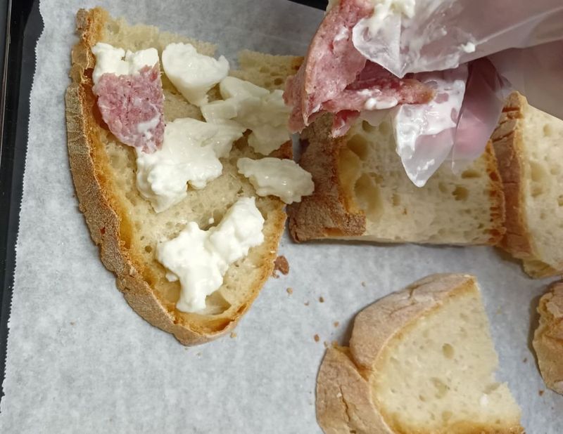 Crostoni con ciauscolo e stracchino - La Cucina Romana di Sora Nina
