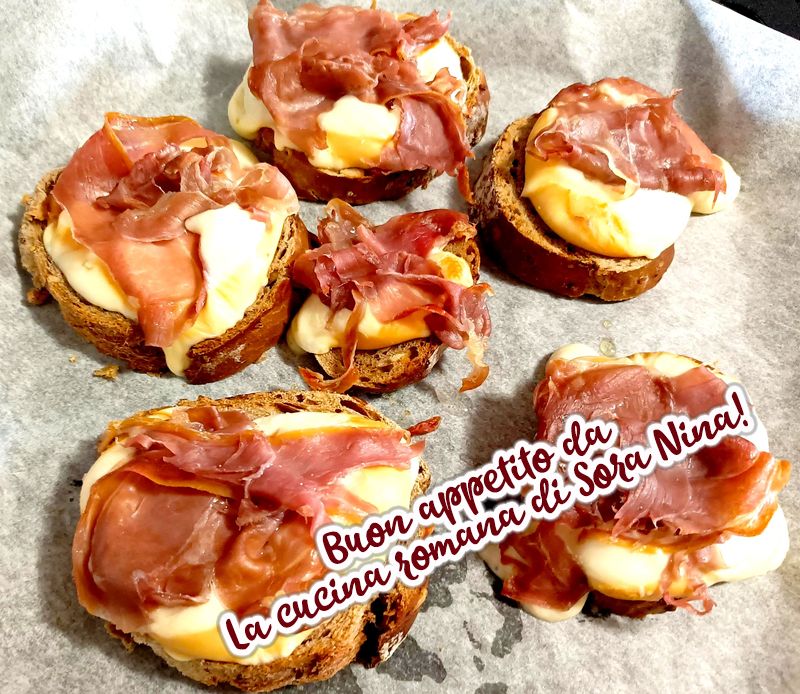 Crostoni con provola e prosciutto - La Cucina Romana di Sora Nina