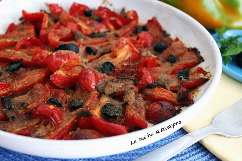 peperoni gratinati con alici e olive nere