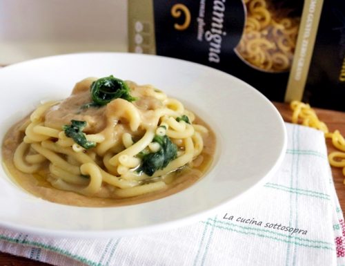 Pasta con purè di fave e spinaci