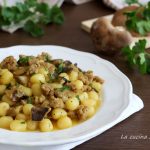 gnocchi salsiccia e funghi allo zafferano ricetta