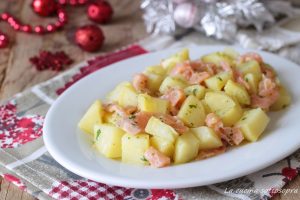 Insalata di patate e salmone affumicato