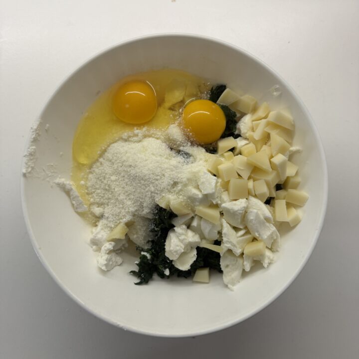 torta salata con pasta sfoglia ricotta e spinaci