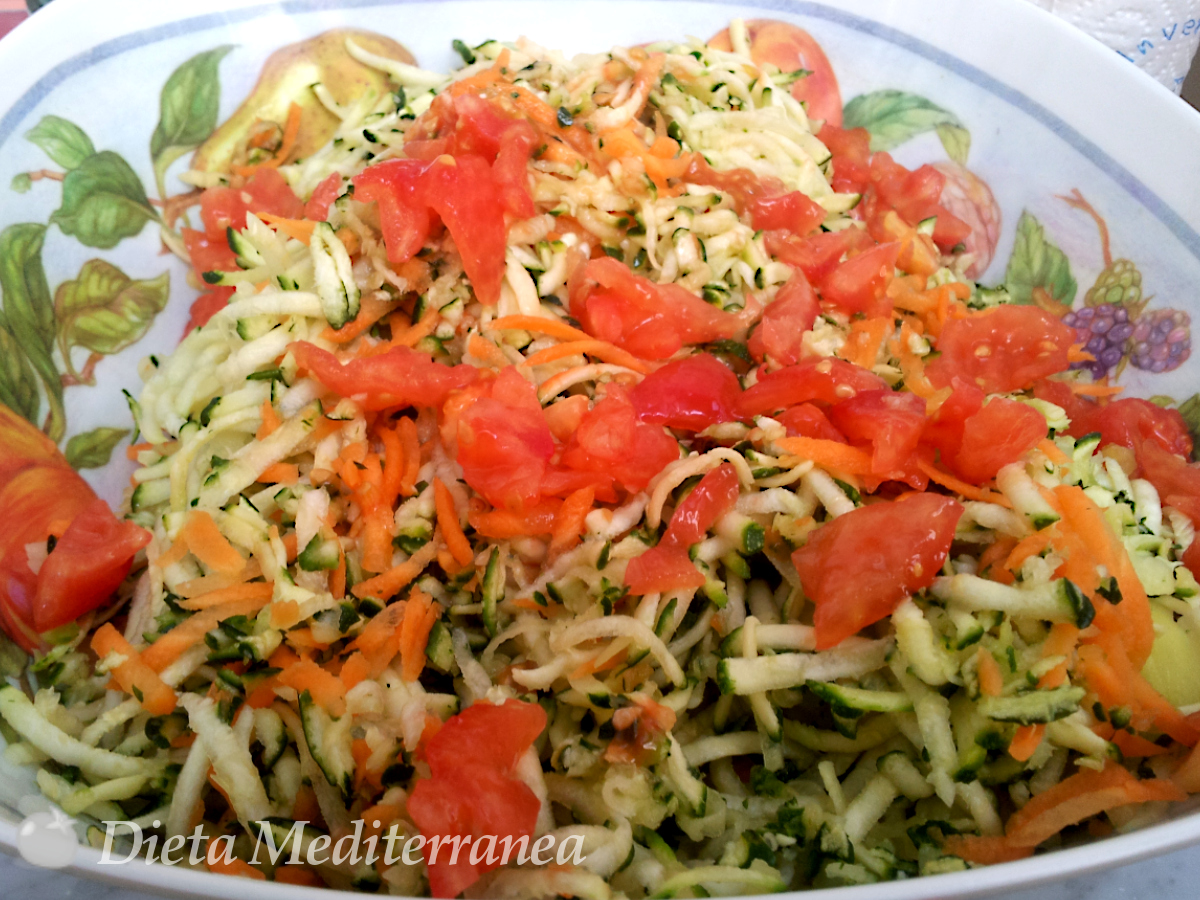 Zucchine, carote e pomodoro a julienne by Dieta Mediterranea