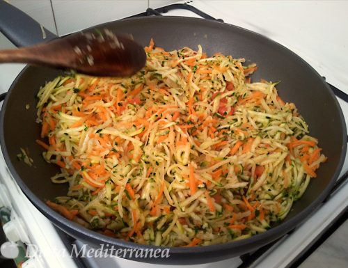 Zucchine, carote e pomodoro a julienne