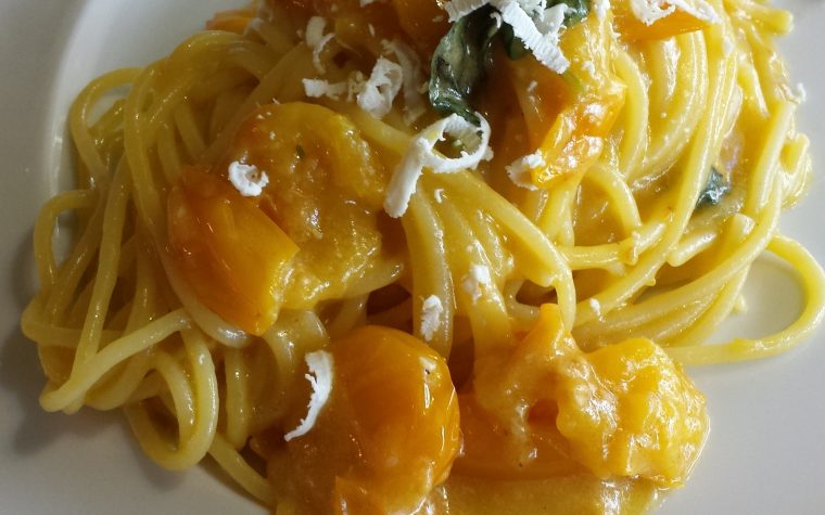 Le ricette della Lady: spaghetti al pomodorino giallo del piennolo e ricotta siciliana stagionata