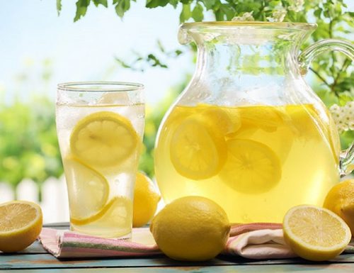 Perchè bere acqua e limone al mattino?
