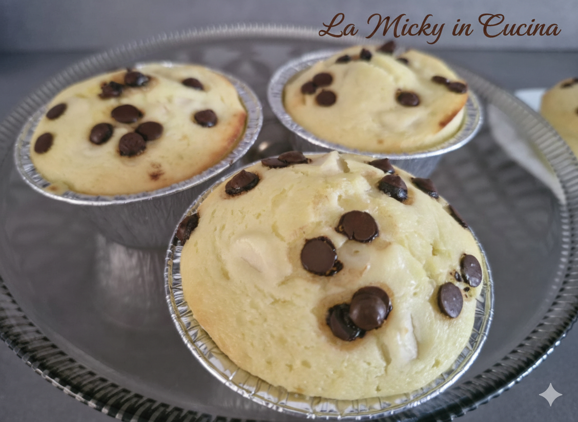 Muffin cremosi di ricotta e pere senza glutine al profumo di limone