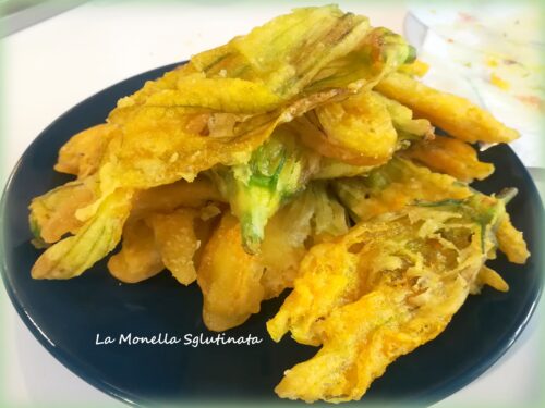 Fiori di zucchina fritti in tempura con farina di riso