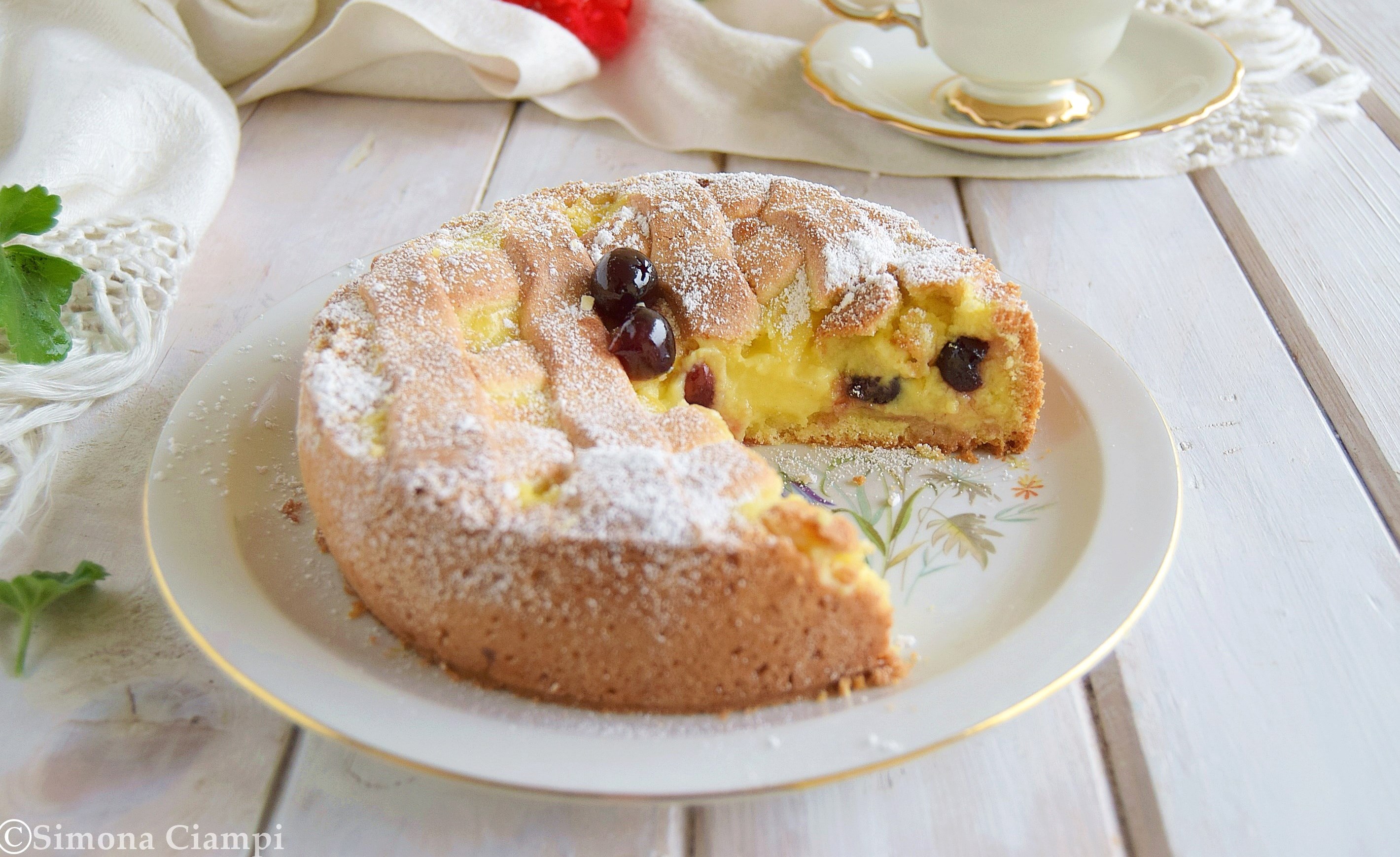 torta di crema e amarene