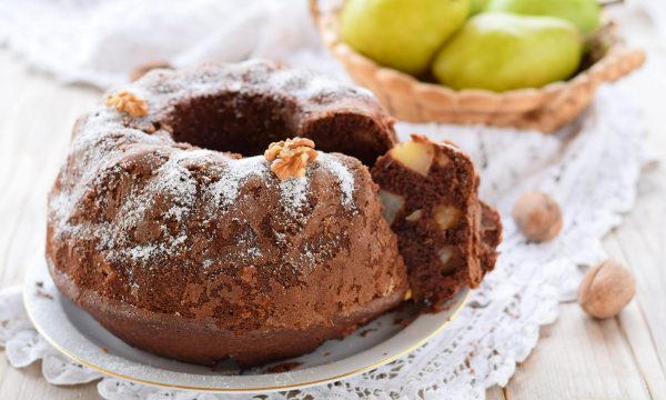 Torta cioccolato e pere senza burro con noci-morbidissima