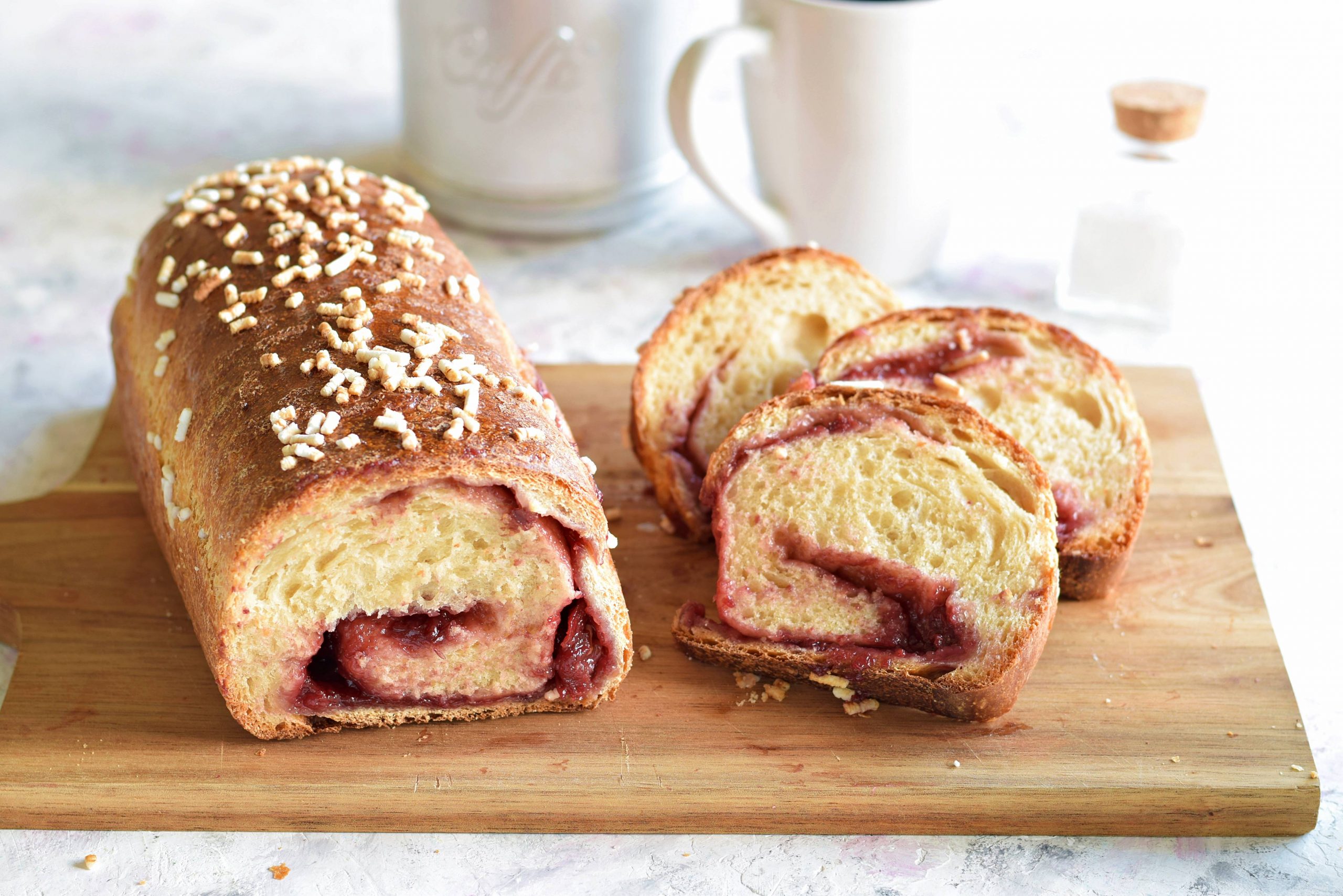 Pan brioche dolce senza lattosio ripieno di confettura Lapasticceramatta